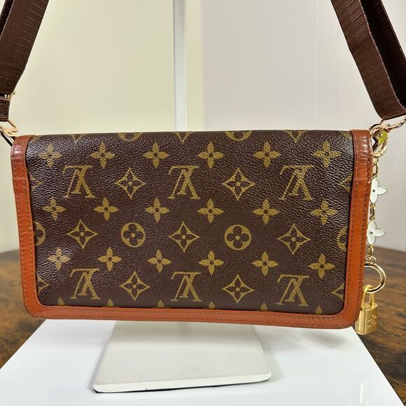 Louis Vuitton Vintage Monogram Pochette Dame Clutch Bag - Picture 3 of 16